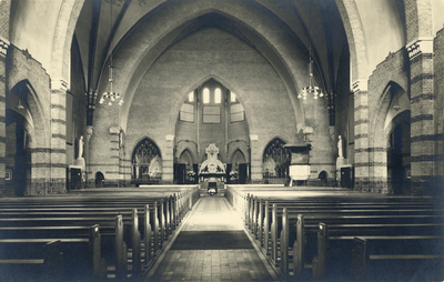 4774 Interieur van de Heilig Hartkerk (Oudwijk 23) te Utrecht.